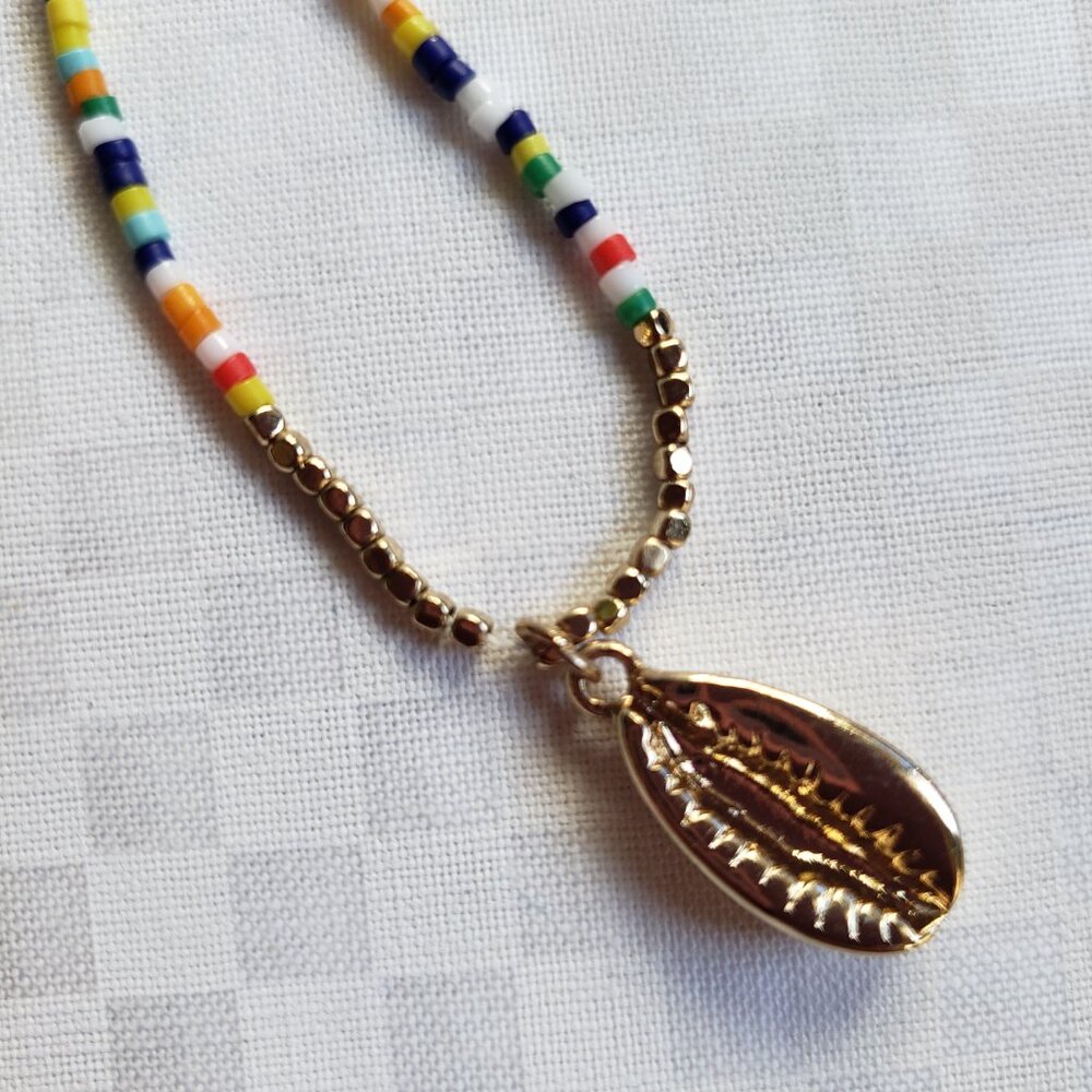 Beaded necklaces with gold accents and colorful design - Set of 3 - Picture 7 of 9